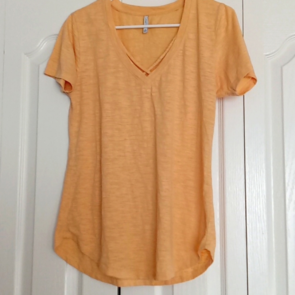 Small yellow Z Supply short sleeve shirt